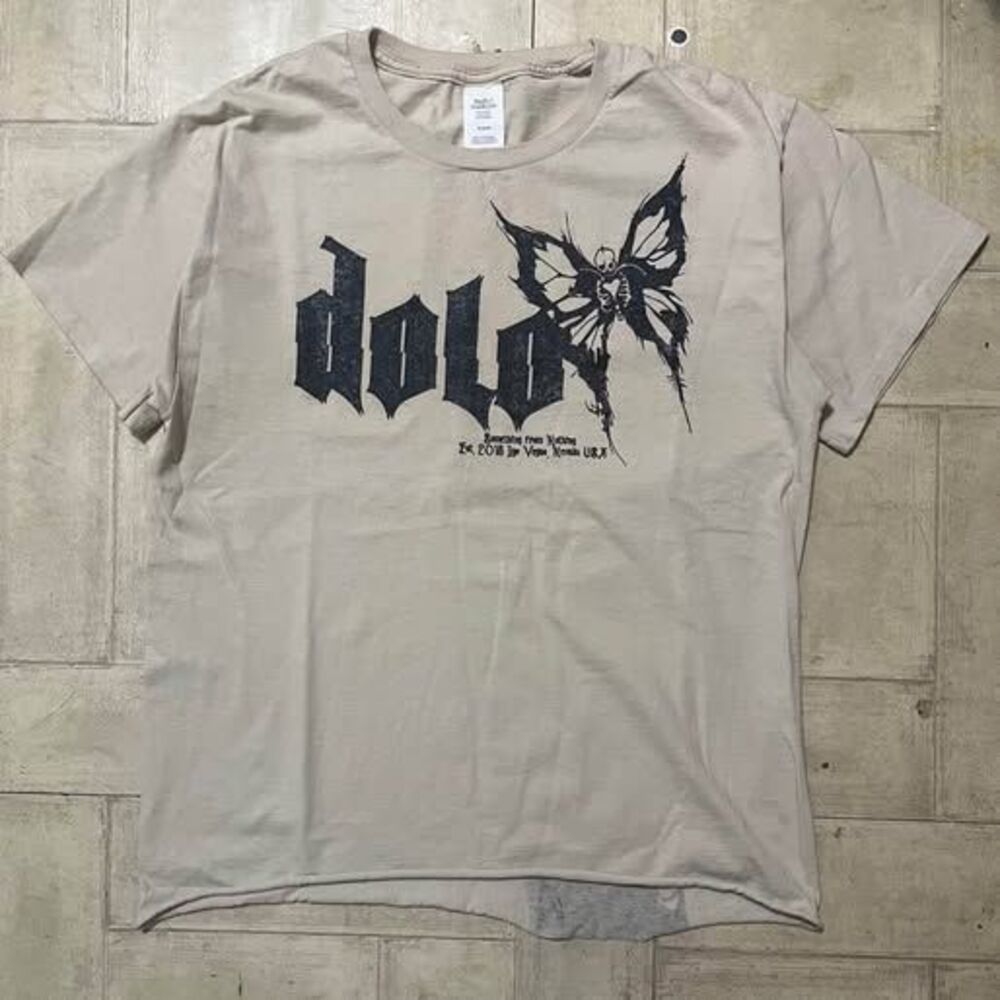 dolo boxy graphic beige tshirt size medium